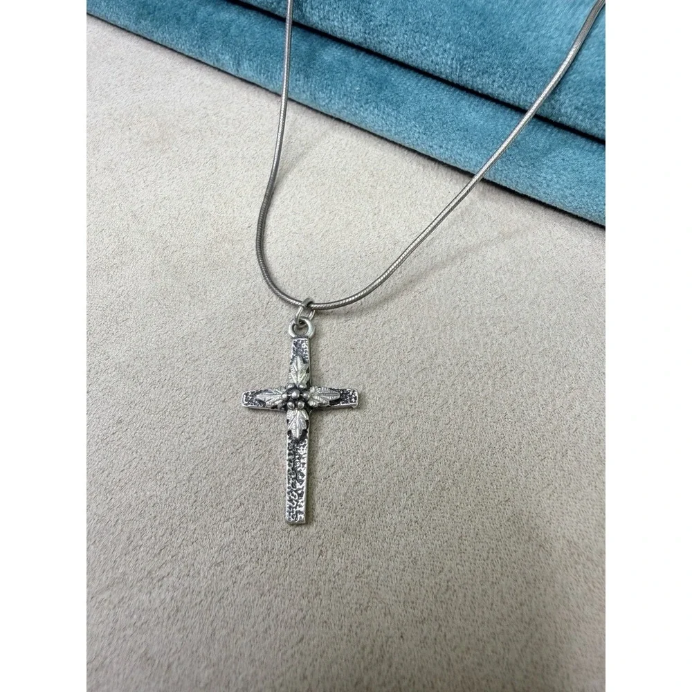 Vintage Wheeler Mfg‎ WM Sterling Silver Leaf Cross Pendant 18